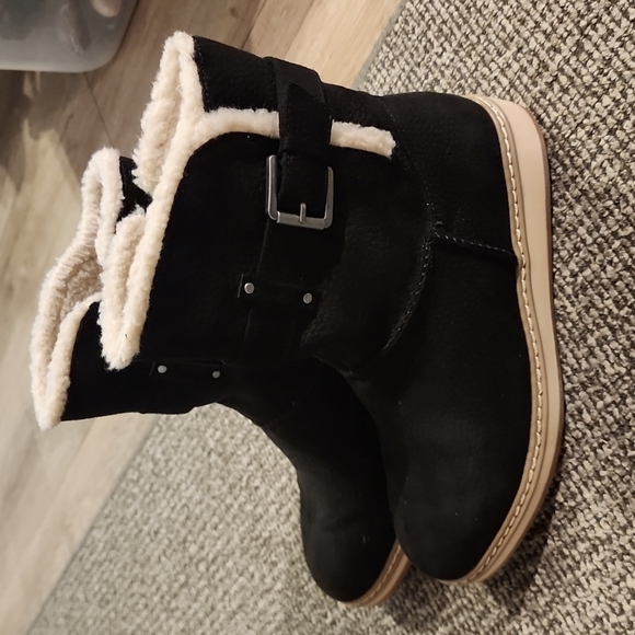 Womans White mountain faux fur boots black size 6 1/2 - Picture 2 of 8